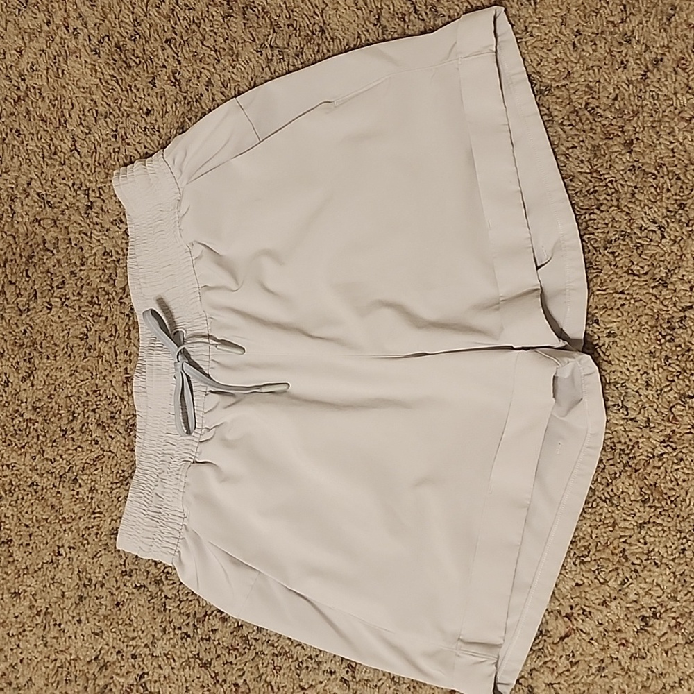 Lululemon Spring Break Away Shorts Size 4 Drawstring Pockets 3" Women